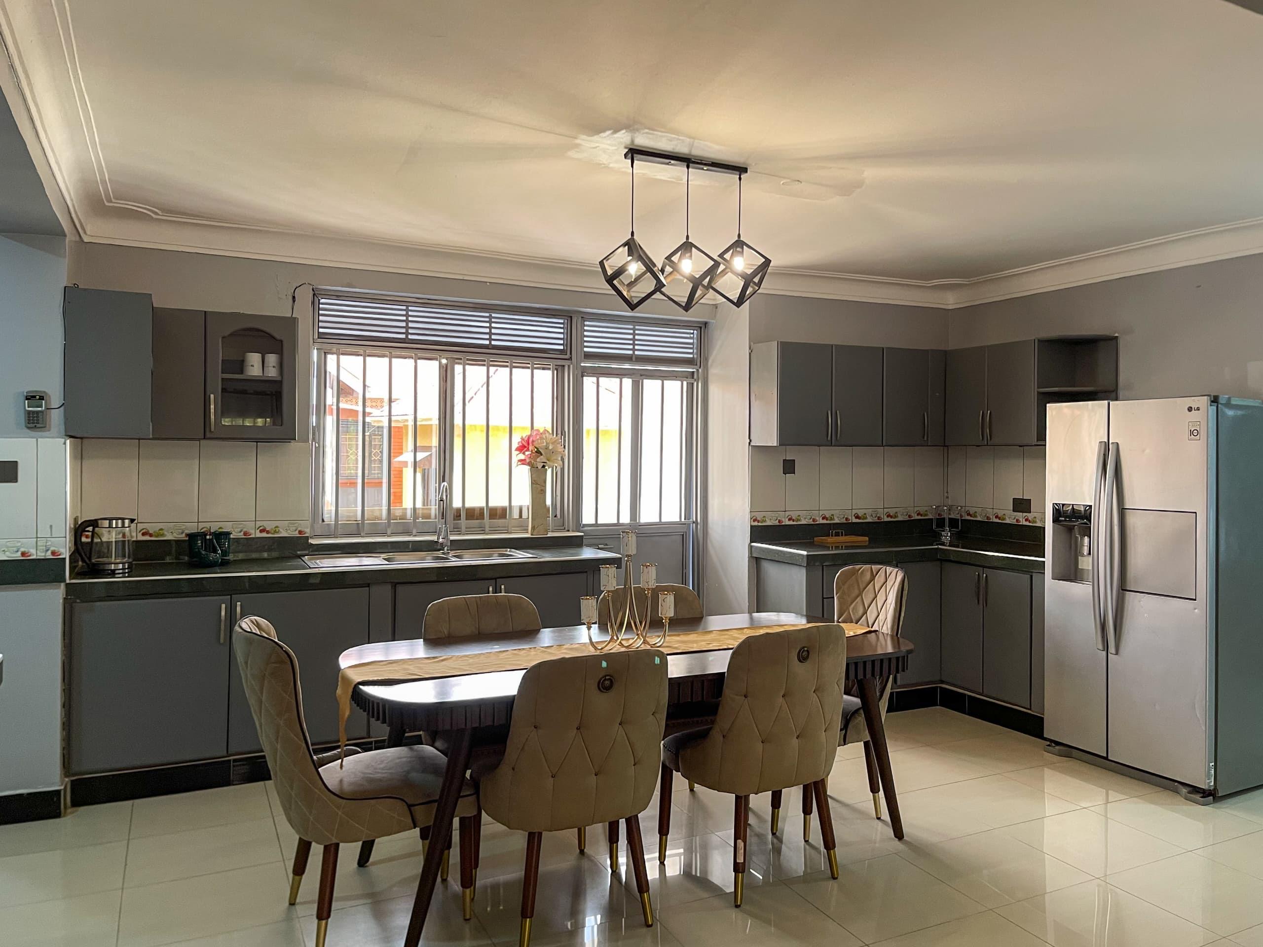 Modern Kitchen & Dining