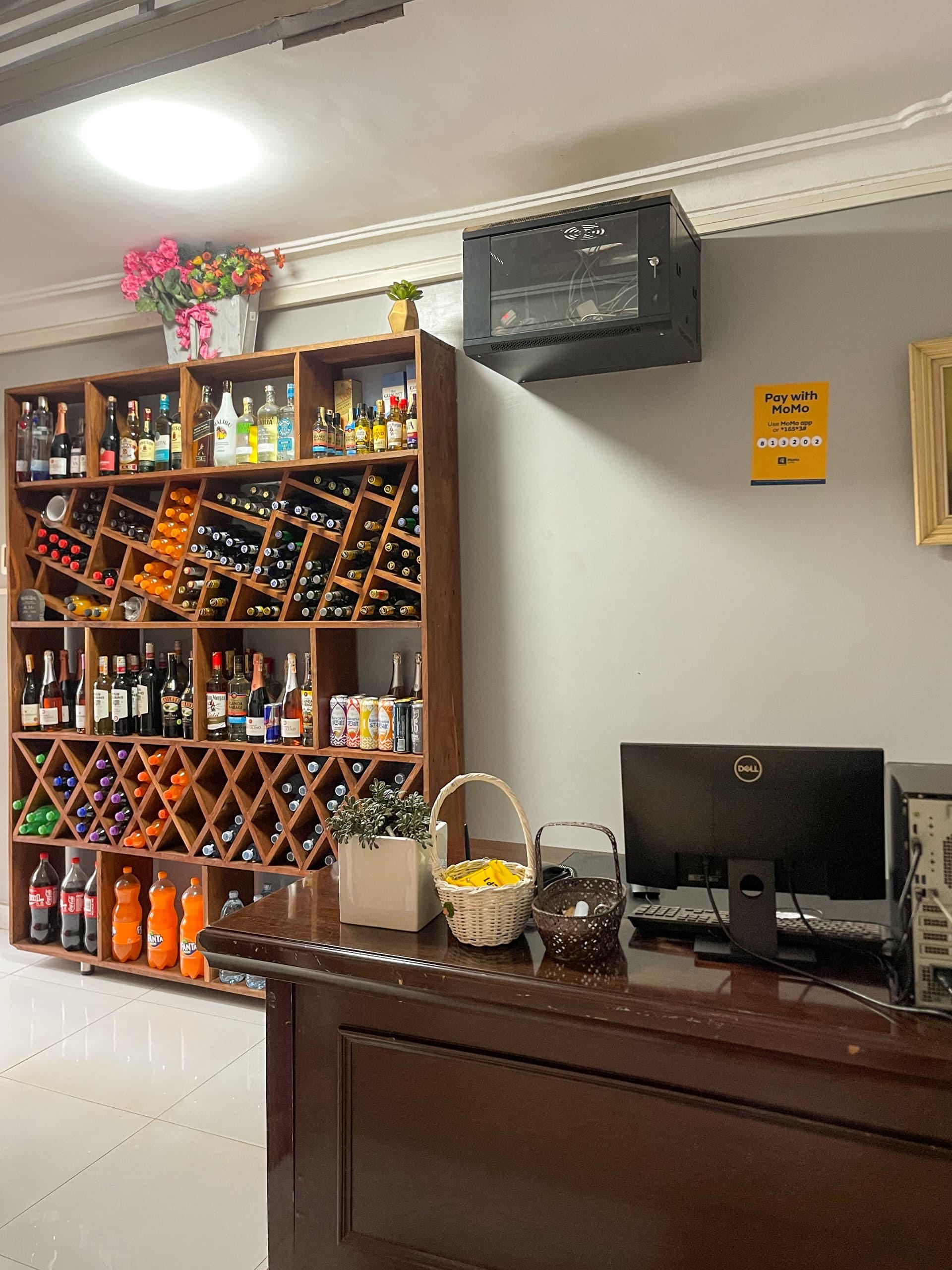 Private Arrival, Easy Parking